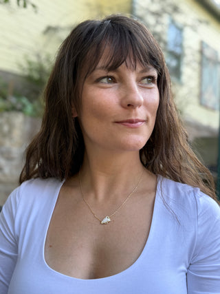 Cheer Short Pendant Necklace by Kendra Scott in mother of pearl