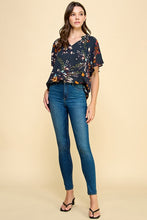Load image into Gallery viewer, Floral Printed Top
