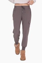 Load image into Gallery viewer, High-Waisted Capri Active Joggers with Pockets
