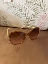 Load image into Gallery viewer, Gold Accent Round Sunglasses
