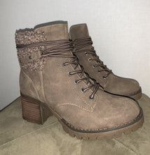 Load image into Gallery viewer, The Olivia Boot

