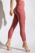 Load image into Gallery viewer, Compression Capri length Yoga Pant
