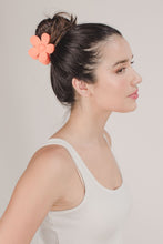Load image into Gallery viewer, Jumbo Daisy Hair Clip

