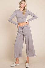 Load image into Gallery viewer, Long Sleeve Crop Top
