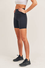 Load image into Gallery viewer, Newport Essential Performance Shorts
