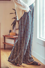 Load image into Gallery viewer, Pleated Wide Leg Pants
