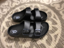 Load image into Gallery viewer, Mamma Mia Rubber Sandals
